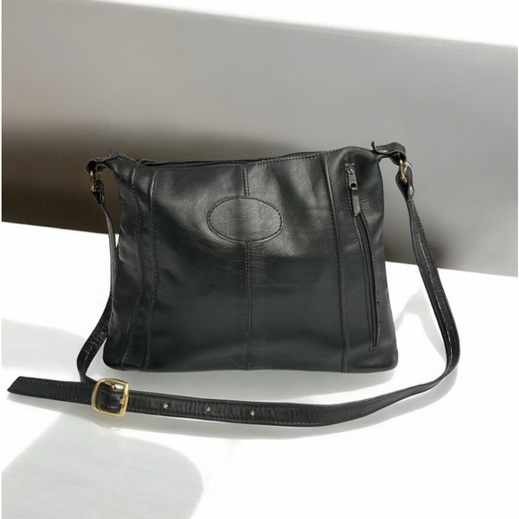 Vintage Black leather shoulder bad made in Brazil 11.25 W x 8” x 2” D - Picture 1 of 10
